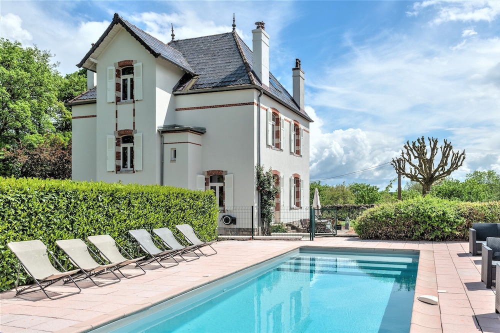 19th century mansion with pool and park