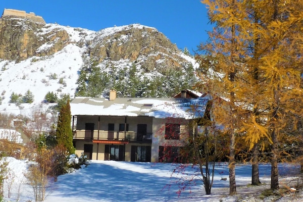 La maison côté sud vue sous la neige.
