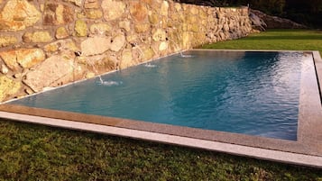 Een infinity pool, een verwarmd zwembad