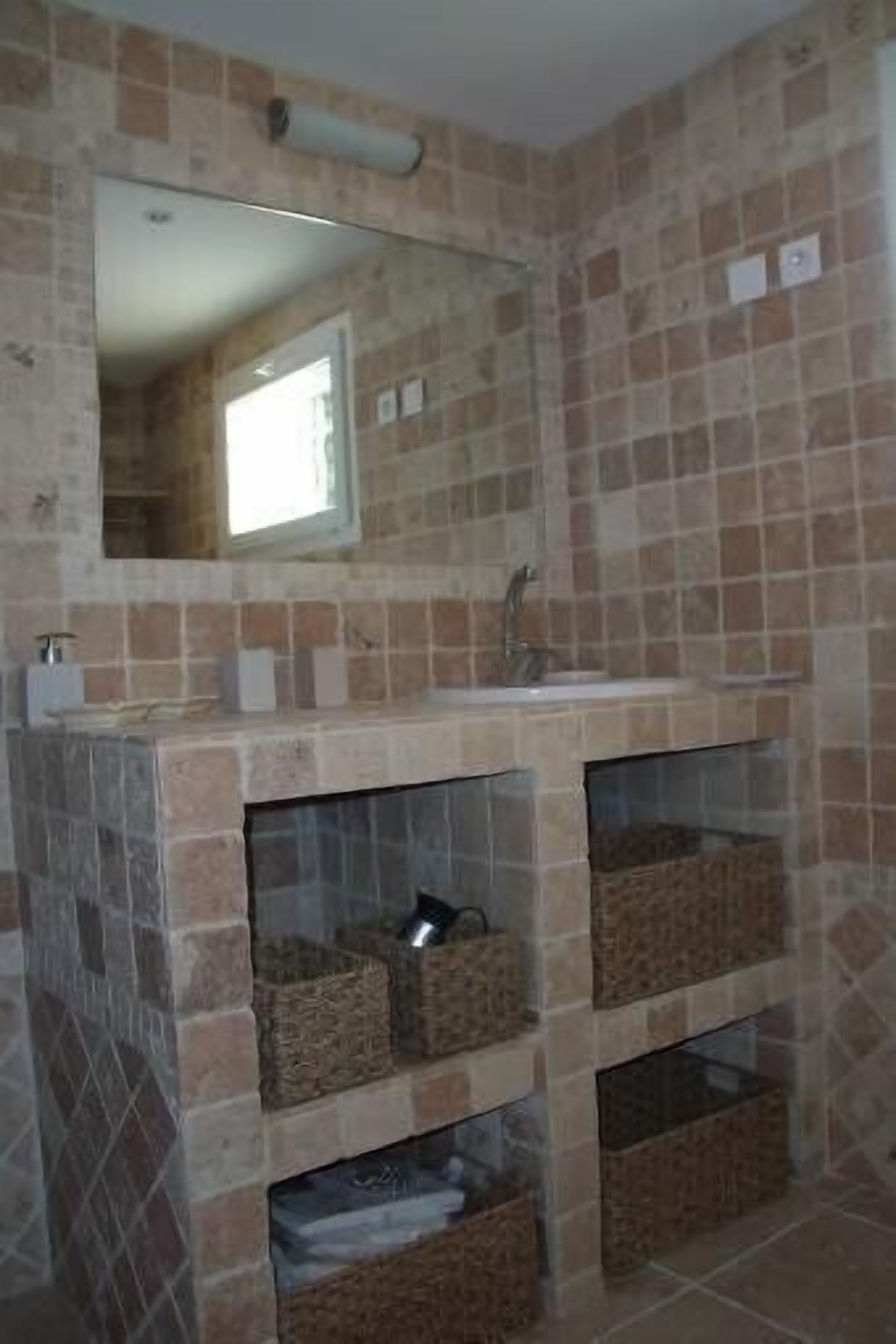 CHARMING GITE WITH POOL AT THE FOOT OF ALPIILES IN EYGALIERES