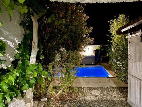 Maison avec Piscine Privée, Jacuzzi et Clim proche Nîmes Arles Camargue et mer !