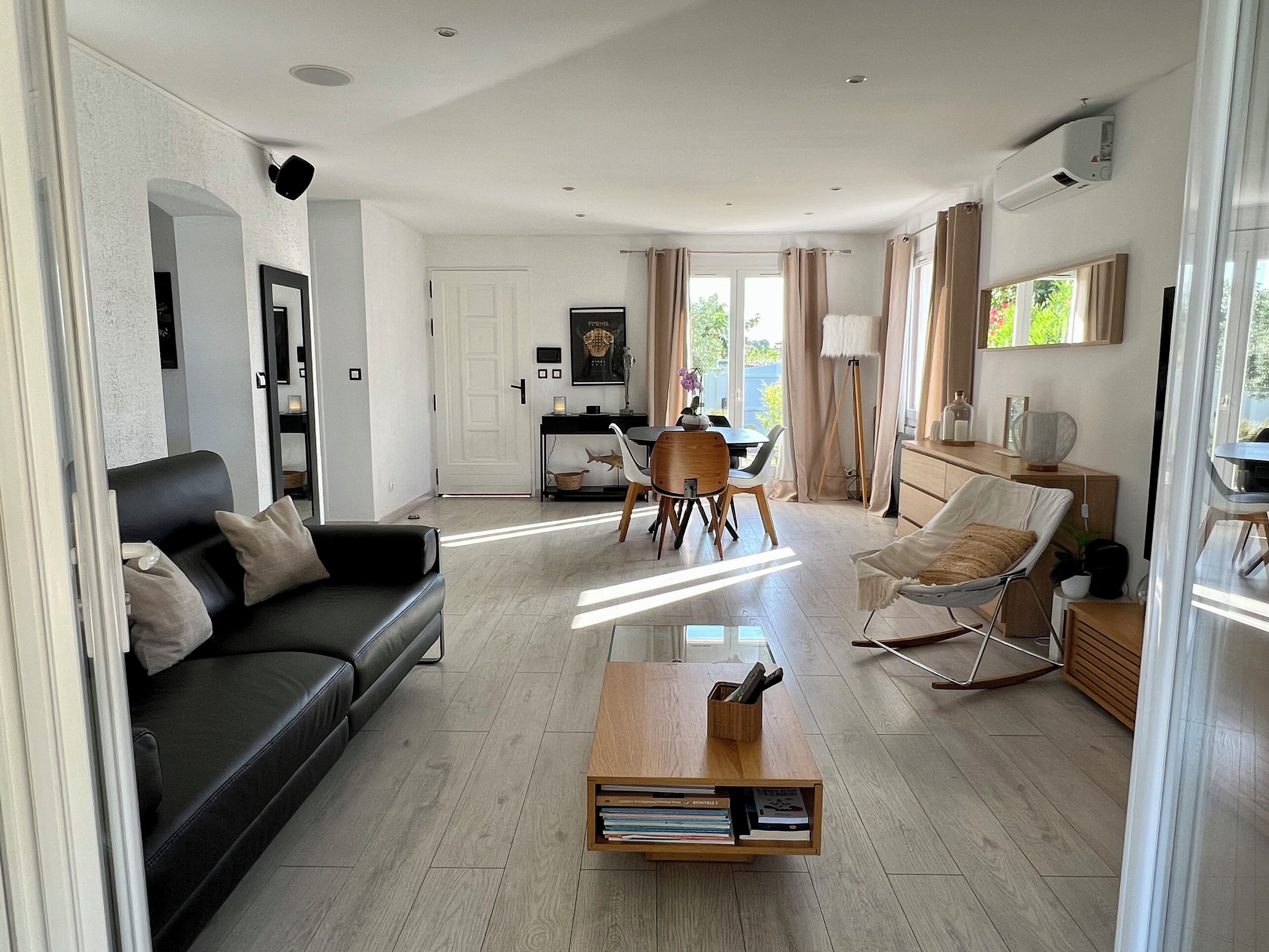 Smart-tv, videospelletjes, een dvd-speler en boeken