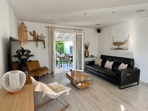 TV connectée, jeux vidéo, lecteur de DVD, livres