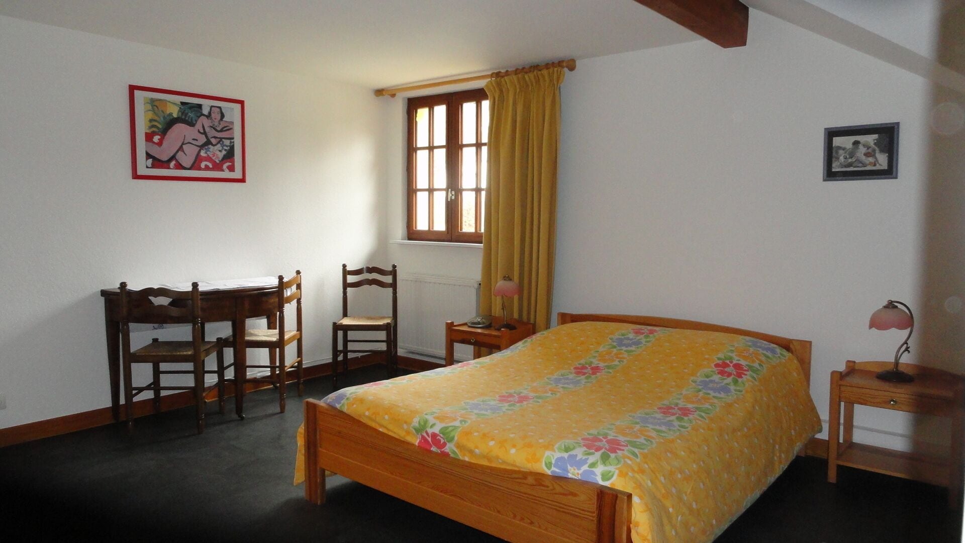 3 bedrooms, iron/ironing board, travel cot, free WiFi