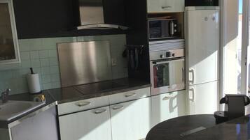 冰箱、微波炉、烤箱、炉灶