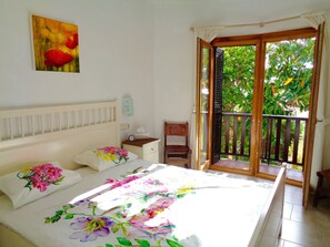 3 bedrooms, desk, iron/ironing board, travel cot