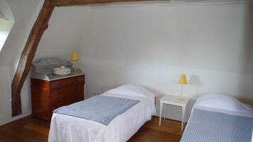 2 bedrooms, iron/ironing board, free WiFi