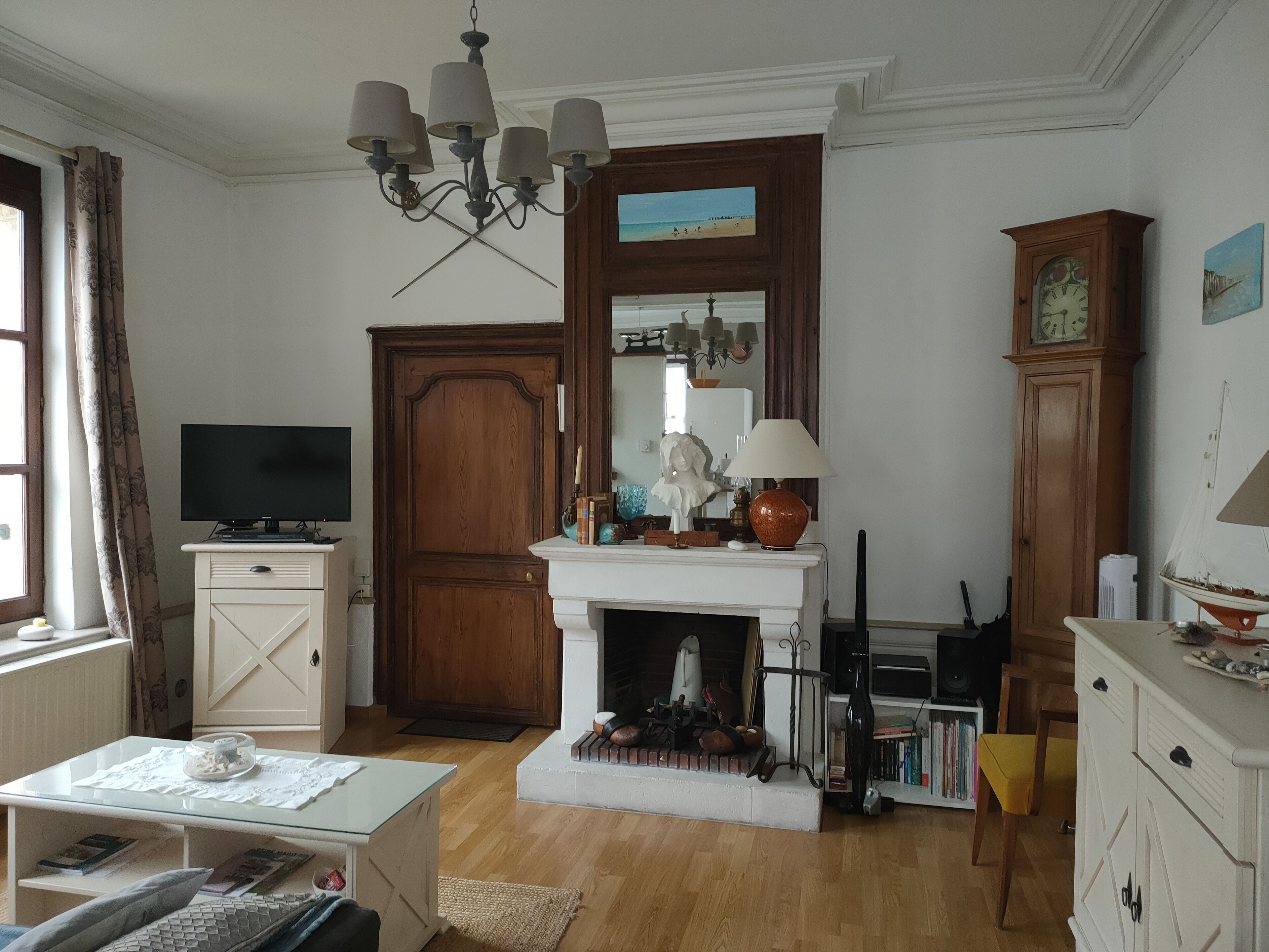 2P. any comfort-48m2 + garden. Beach, port, shops and castle 5 minutes walk