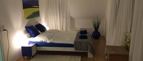 3 bedrooms, travel cot, free WiFi, bed sheets