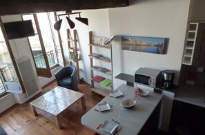 Dining - T1 bis, view Nive, heart of city, ideal for couple / small family, everything on foot! (Bayonne)