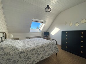 4 bedrooms, desk, iron/ironing board, travel cot - Spacious house with all comforts 500m from the beach! (Brittany)