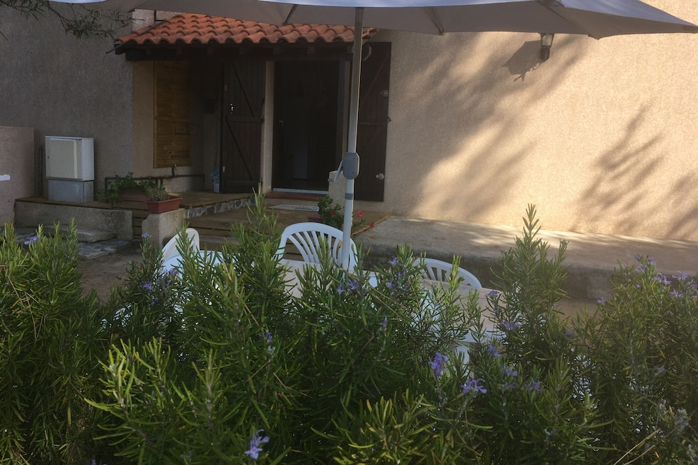 Charming little ground floor apartment villa with garden area