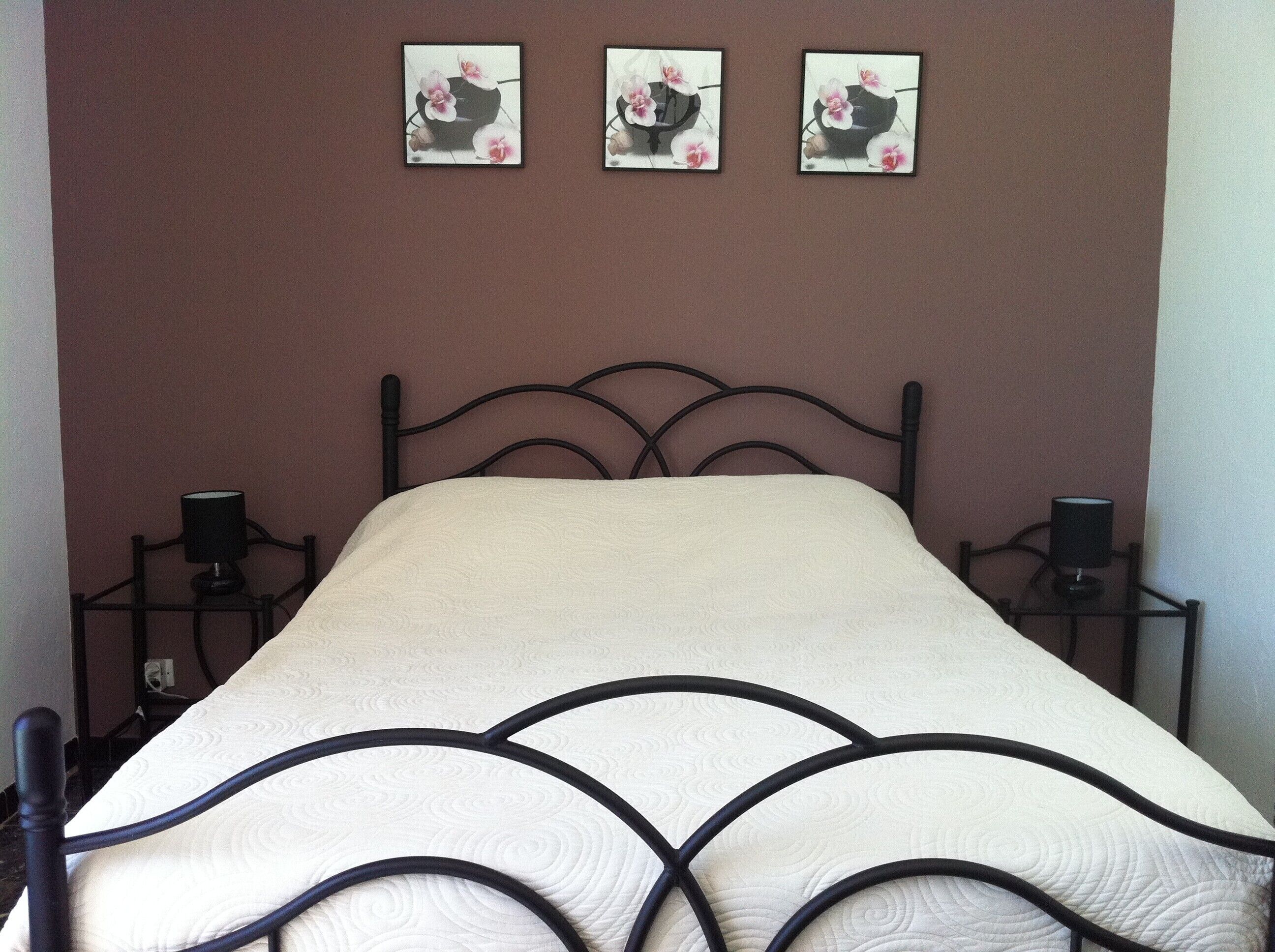 4 bedrooms, iron/ironing board, travel crib, free WiFi