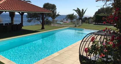 Villa stocking. Feet in the water! Superb sea view- Private pool- Jacuzzi