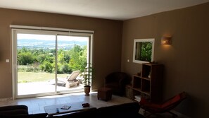 Télévision, table de tennis de table