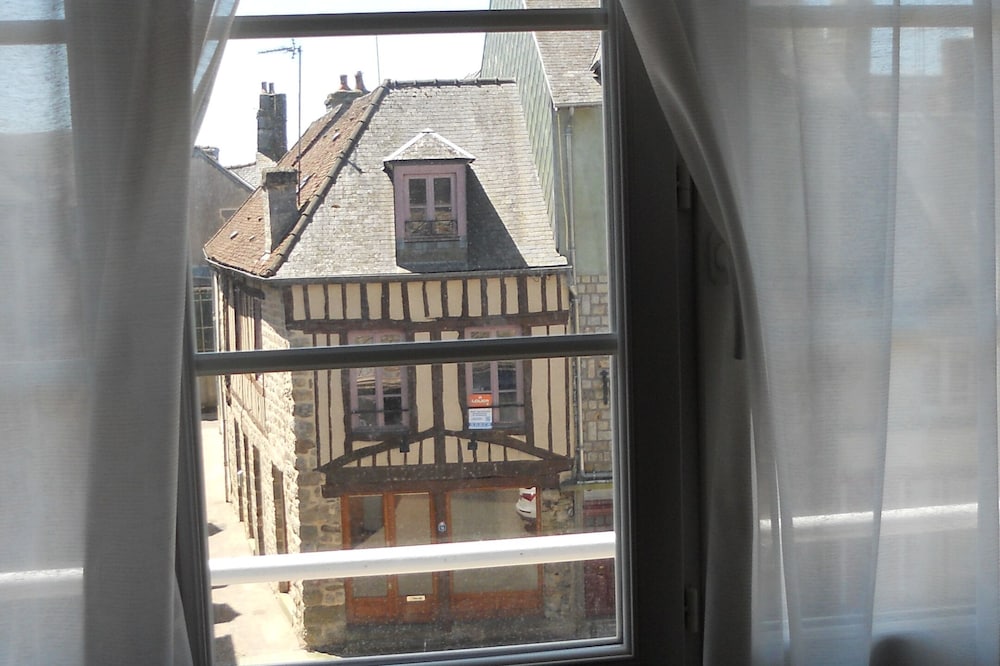 Apartment F3: 85 m2 with 2 bedrooms, Living room, Kitchen, Bathroom ...