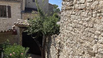 Enceinte de lâhĂ©bergement