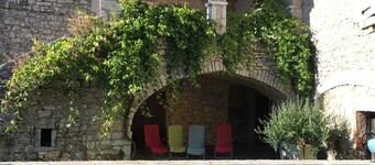 Gîte avec piscine dans maison en pierre