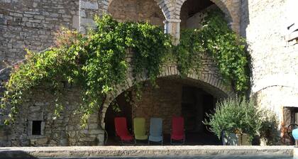 "la Magnanerie" in der ArdĂšche mit beheiztem Schwimmbad in einem Steinhaus aus dem Jahr 1872