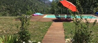 Stor villa med swimmingpool i fredelige omgivelser i Drôme provencale