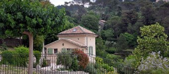 Gite confortable avec 3 chambres et piscine à Anduze