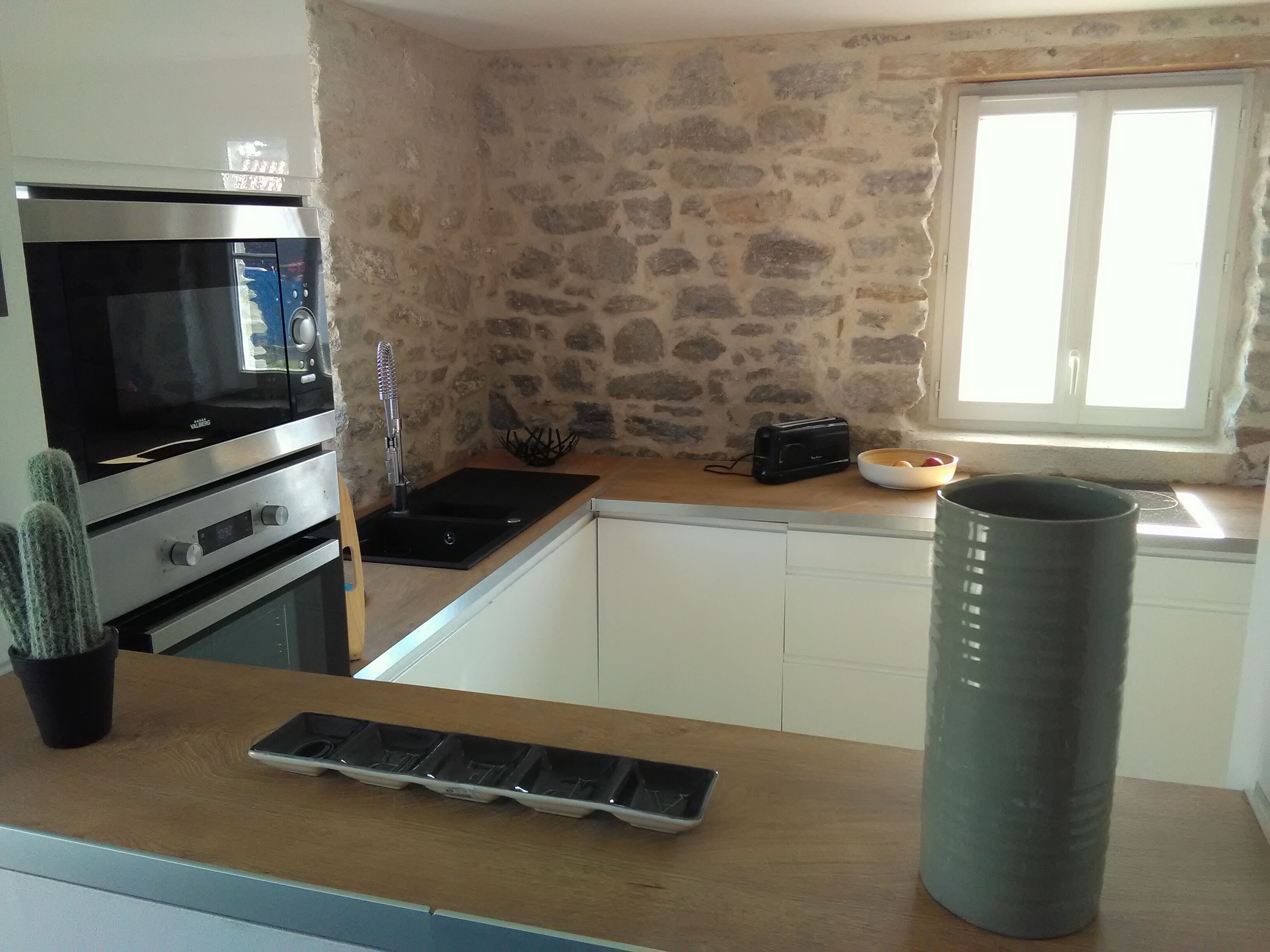 Beautiful house with pool and billiard room for 12-15 people