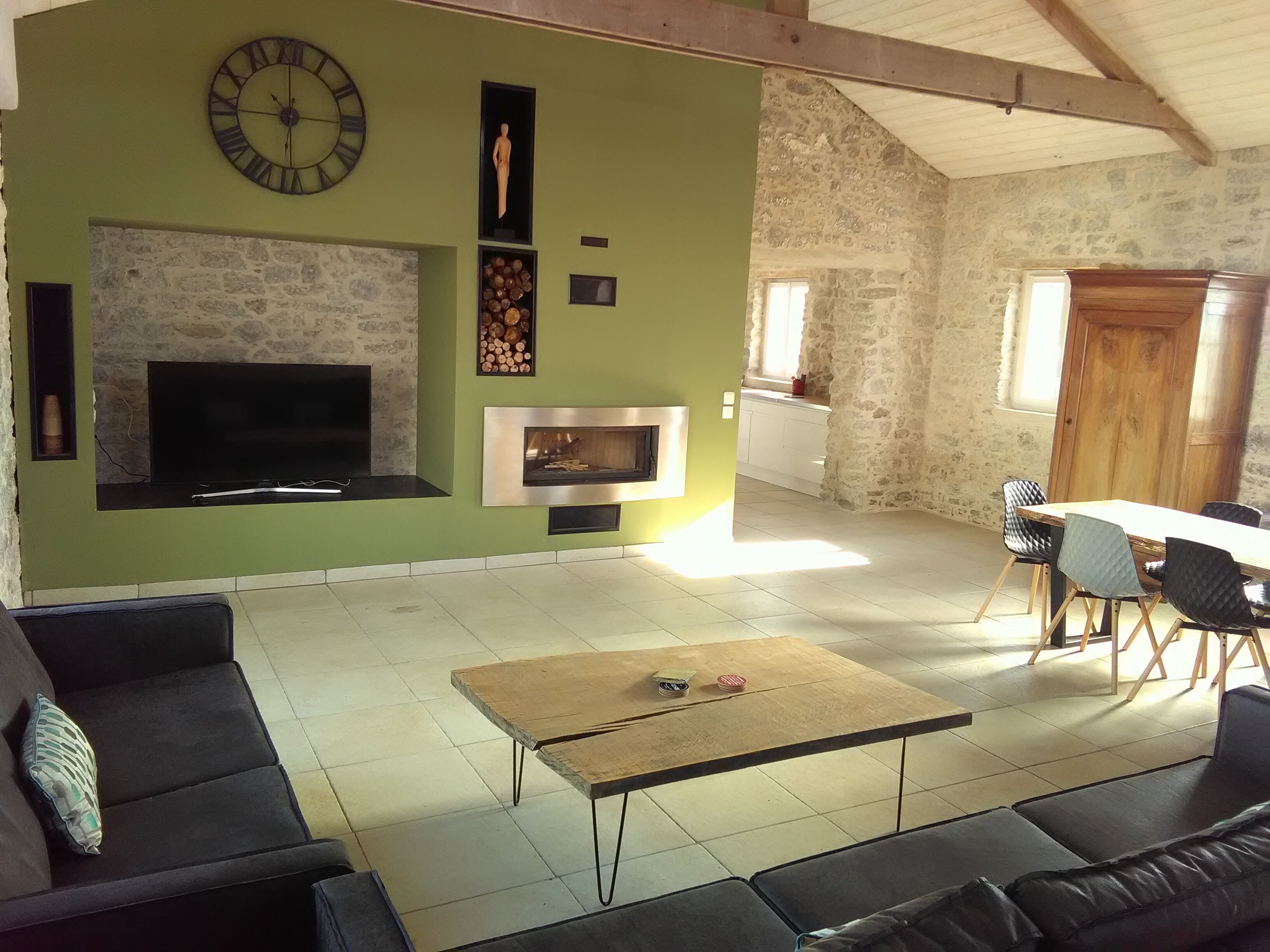 Beautiful house with pool and billiard room for 12-15 people