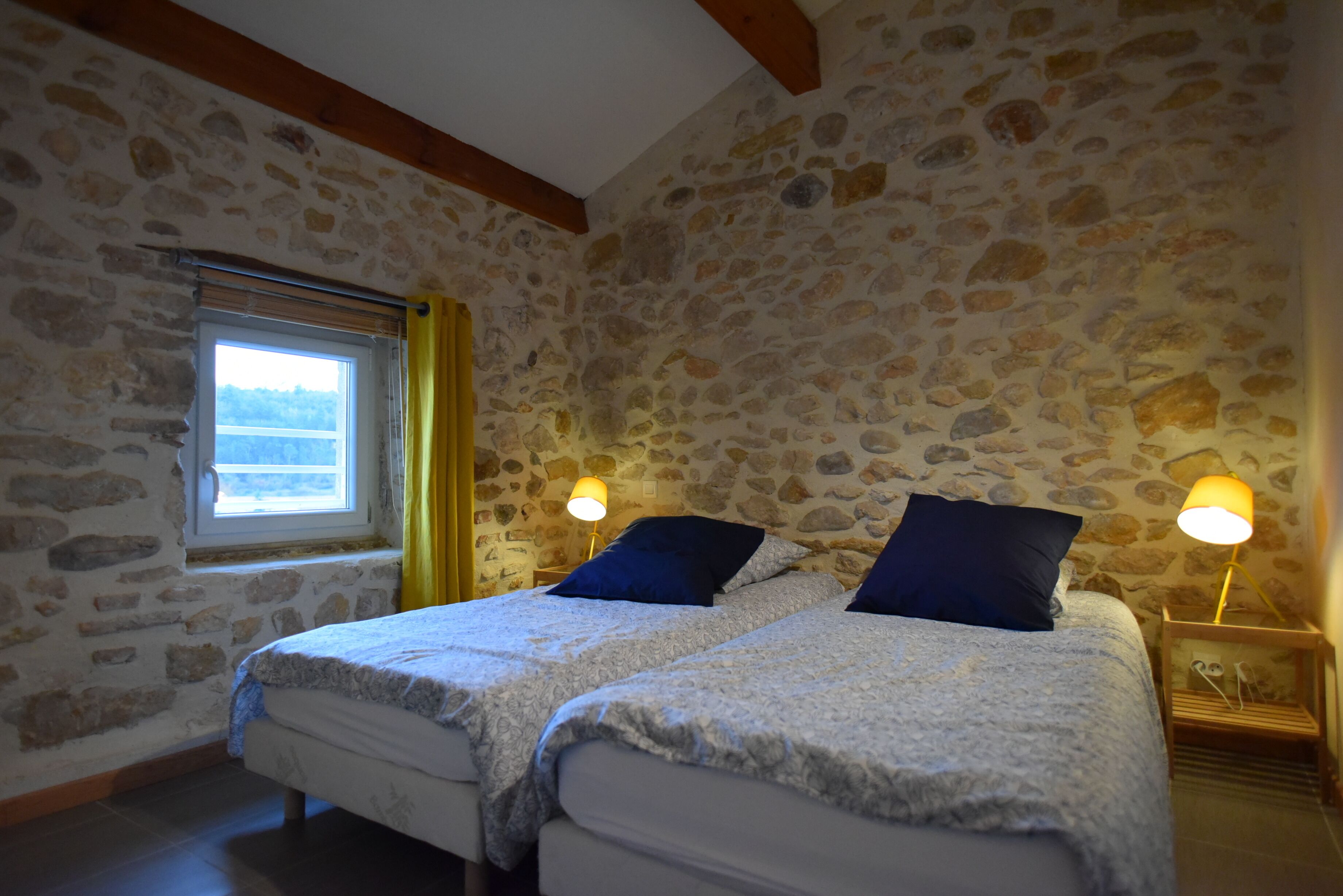 La cascade, gîte 100 m2, village center, in renovated house with 4 gîtes