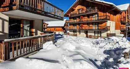WOODEN CHALETS APARTMENT MEAN LES ORRES 1800
