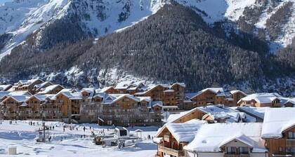 WOODEN CHALETS APARTMENT MEAN LES ORRES 1800