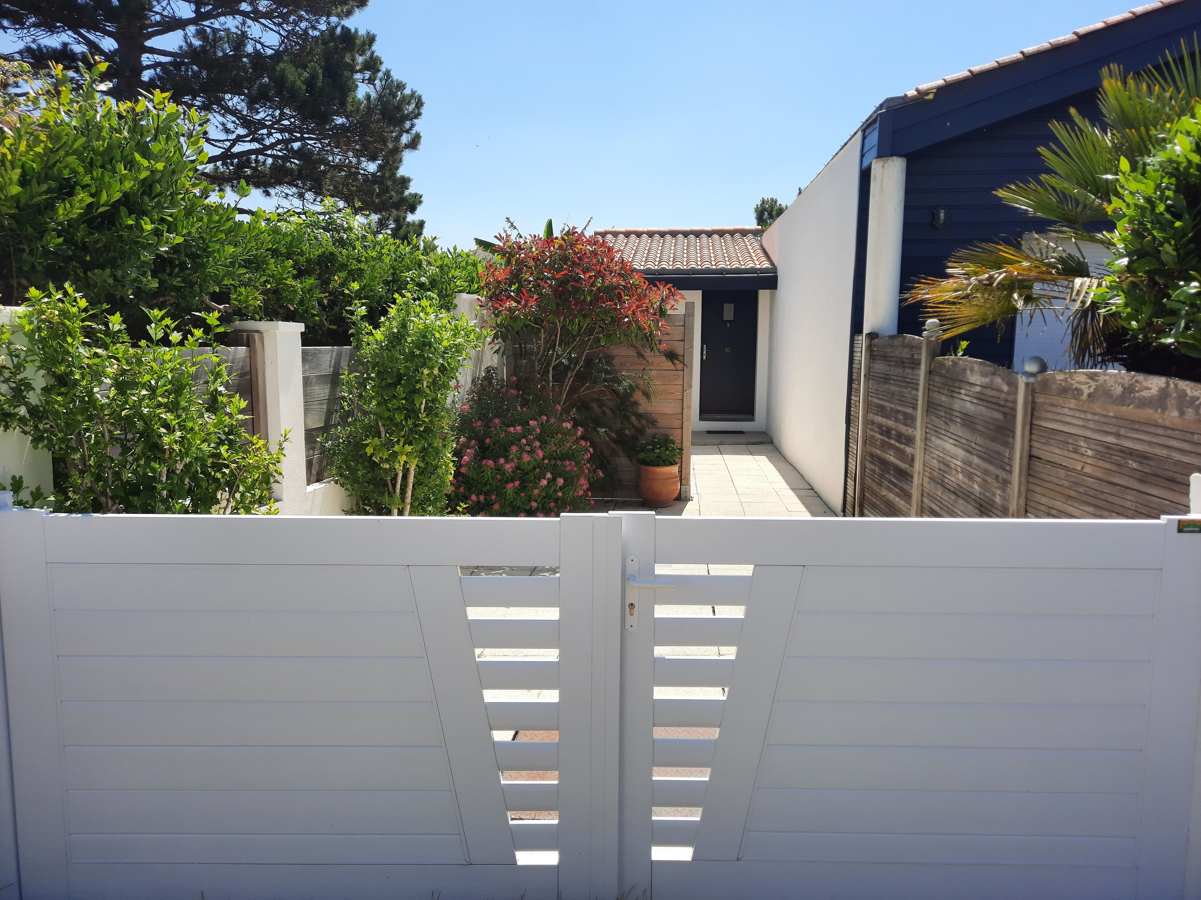 IN ST GILLES - House 300 m from the BEACH of BOISVINET (no OPPOSITE)