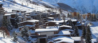 Ski-in / ski-out duplex - 4 bedrooms / 3 bathrooms - wifi, sheets, cleaning, tv