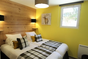 4 habitaciones, tabla de planchar con plancha, wifi y ropa de cama