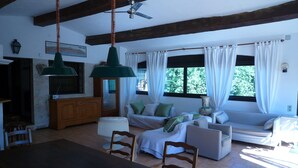 TV - House 100 m2 on wooded land (La Colle-Sur-Loup)