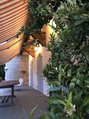 Outdoor dining - AUTHENTIC FAMILY HOME for a successful vacation in a peaceful setting (Gémenos)