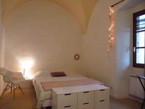 5 chambres, fer et planche à repasser, lit parapluie, Wi-Fi