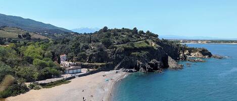 Una spiaggia nelle vicinanze