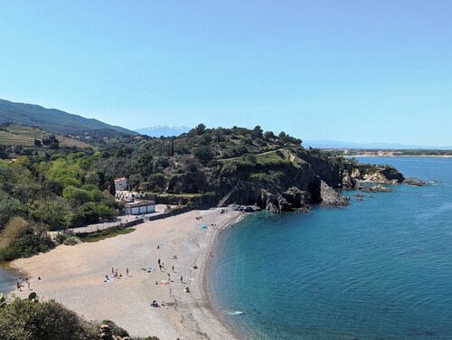 Charming house with garden and panoramic terrace; between sea and mountains!