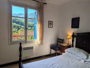 3 chambres, fer et planche à repasser, lit parapluie, Wi-Fi gratuit