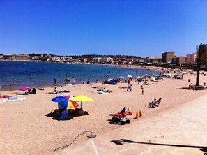 Beach nearby - House with comunity pool for 5 or 6 poeple approx 1500 m from the beach (l'escala)