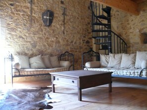 Interior - medieval cottage "Pastourelle" Mas in the XVIII (Bollène)