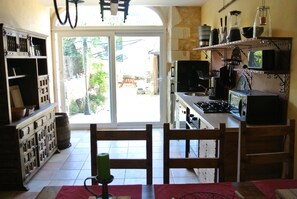Fridge, microwave, oven, stovetop - medieval cottage "Pastourelle" Mas in the XVIII (Bollène)