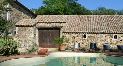 Gßte médiéval dans Mas du XVIII Úme