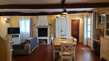 Flat-screen TV, fireplace, DVD player, ping pong