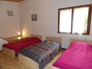 6 Schlafzimmer, Bügeleisen/Bügelbrett, WLAN