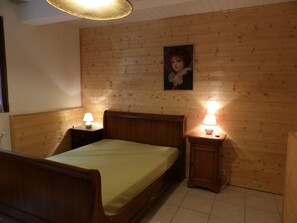 6 chambres, fer et planche à repasser, Wi-Fi