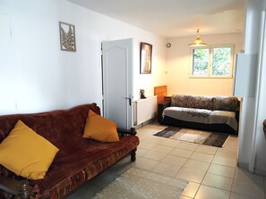 Fernseher, Kamin, DVD-Player, Tischtennisplatte