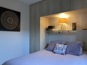 2 habitaciones, escritorio, tabla de planchar con plancha y wifi 