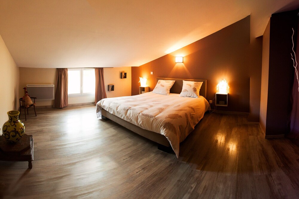 'SURRENDER' THIS BEAUTIFUL COSY BED & LIGHT WILL SPELL