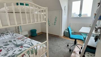 5 Schlafzimmer, Bügeleisen/Bügelbrett, Reisekinderbett, WLAN